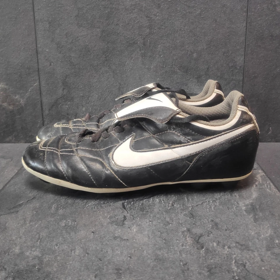 Nike Versatract Fußballschuhe Gr. 36 Schwarz Weiß Jungen Fußball Schuhe 23cm  - Bild 2 von 4
