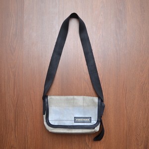 wine carrier with drink dispenser