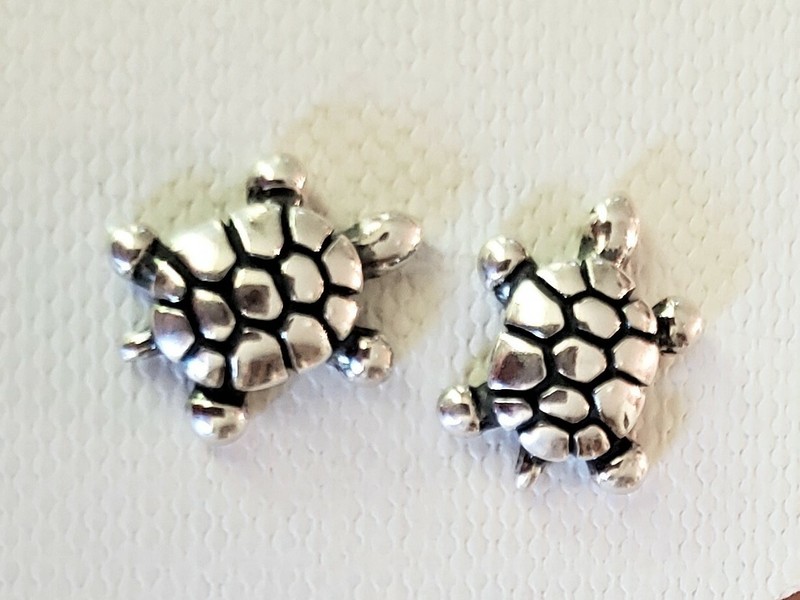 CUTE NEW 925 STERLING SILVER TINY 12MM TURTLE SWIMMING POST EARRINGS 2 GRAMS