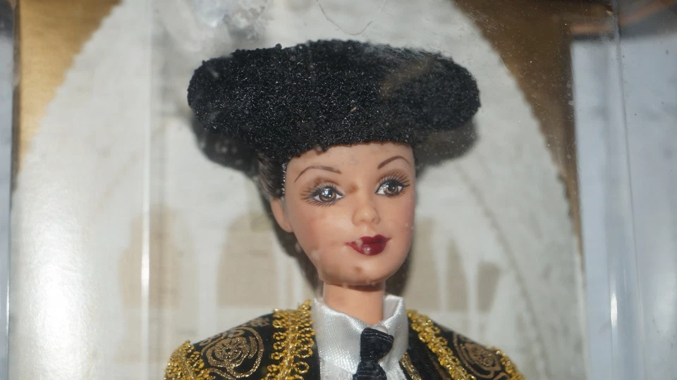 1999 BARBIE ESPANHOLA Edição de Colecionador Boneca Dolls of World Nº. 24670 - NOVO NA CAIXA - Imagem 3 de 4