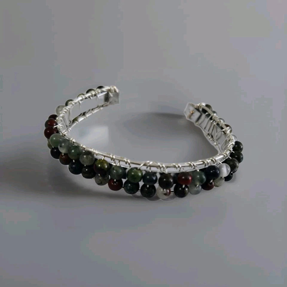Pulsera de piedras de sangre y alambre con cuentas Foto 4 de 4