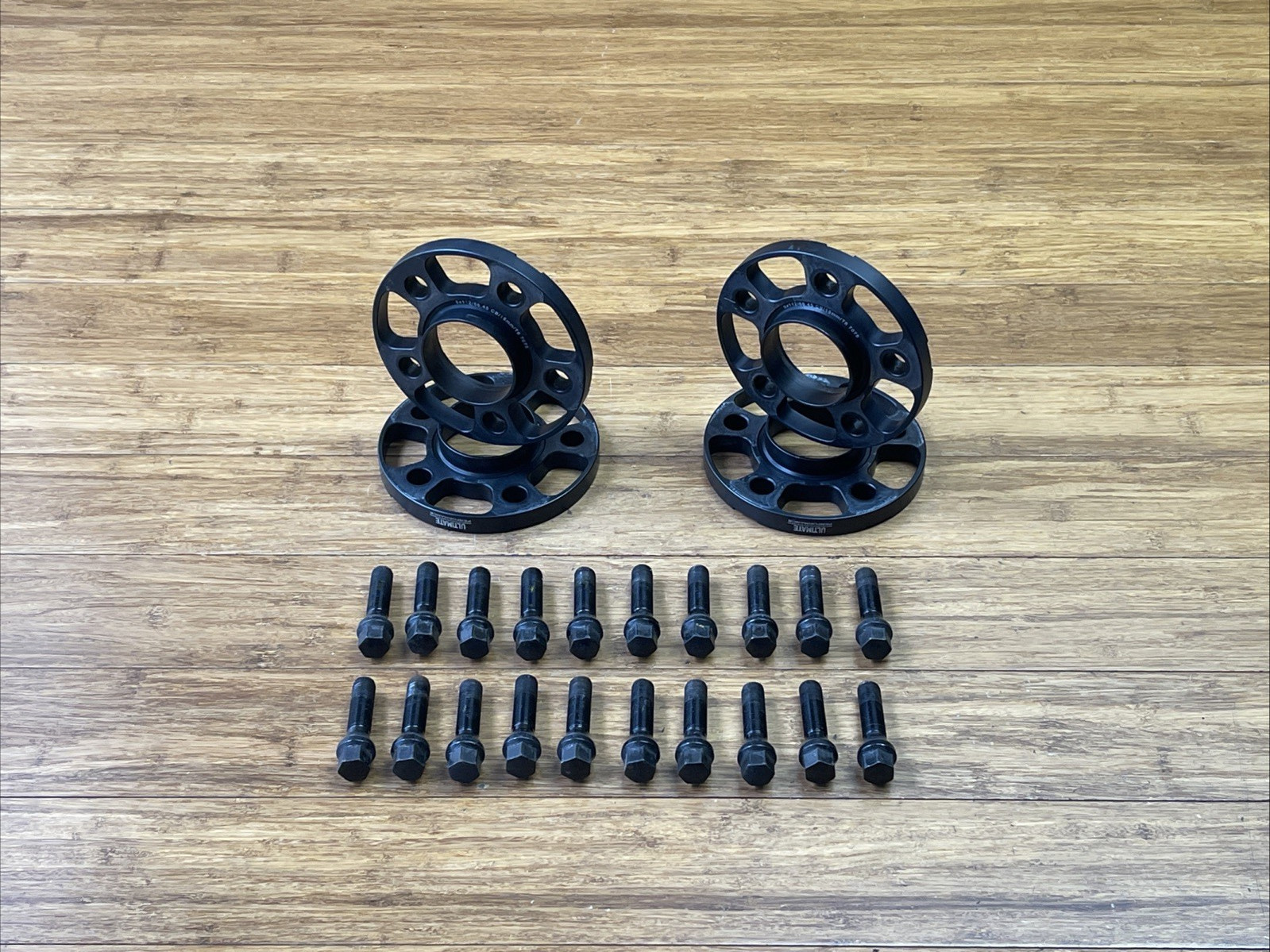 BMW i8 2009-2025 Wheel bolts Set