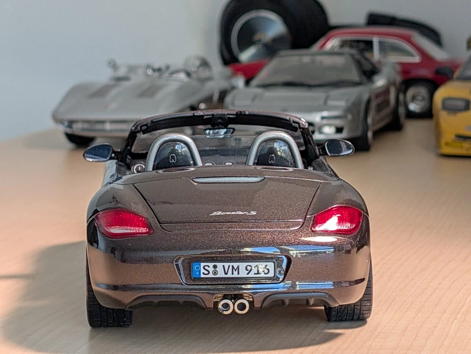 Coche fundido a presión Norev Porsche Boxster S 1/18 marrón Foto 4 de 4