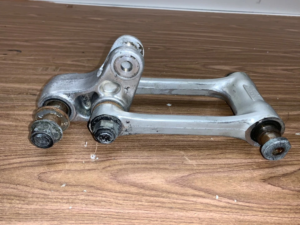 Yamaha YZ250F 2002 02-04 palanca enlace brazo cohete Foto 2 de 4