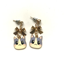UNIQUE BJ BETSEY JOHNSON NOVELTY CAT with BOW ENAMELED PIERCED EARRINGS