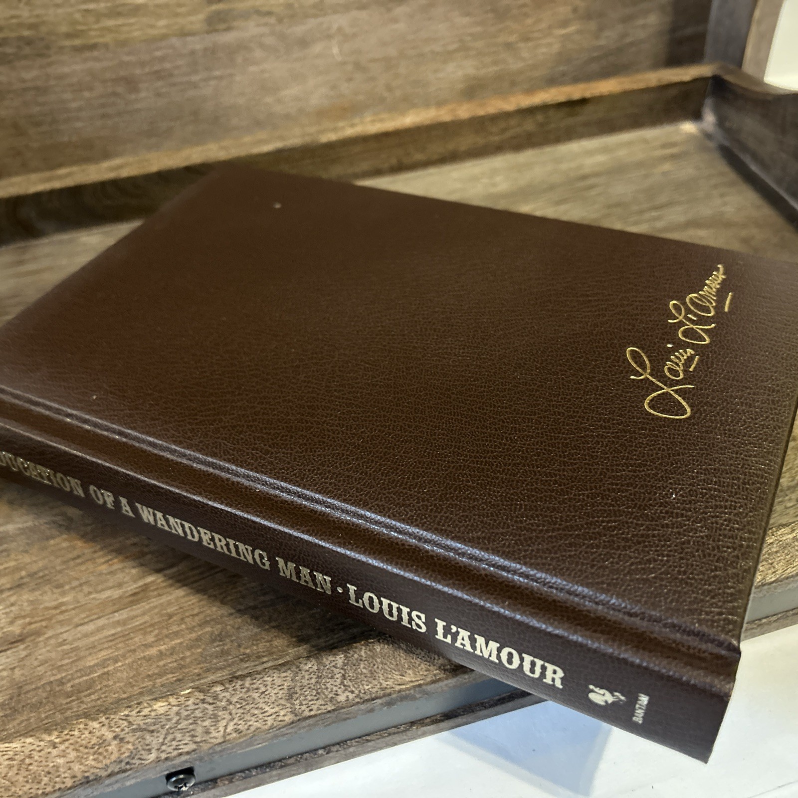 A Trail Of Memories, Education Of A Wondering Man NF Louis L’Amour Leatherette