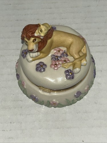 LENOX Treasures Disney Lion King Stamp Treasure Box - Picture 5 of 11