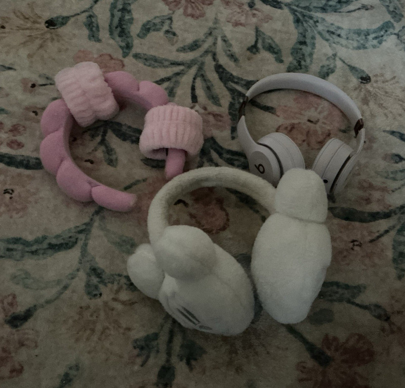 Kitty Edition Over-Ear Bluetooth Headphones, Built-In Mic, White/Pink