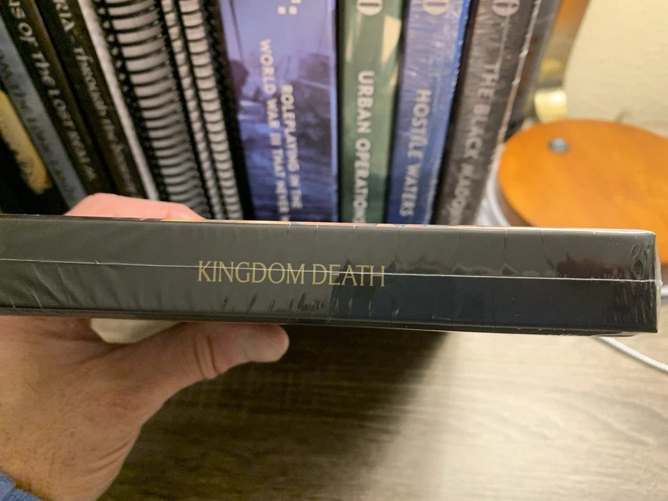 Kingdom Death Monster Gatherism Expansión Nuevo En Caja Nunca Jugado Foto 3 de 4