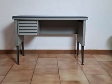 Scrivania In Ferro Anni 60'..  Buona La condizione. Piedini Regolabili In Ottone