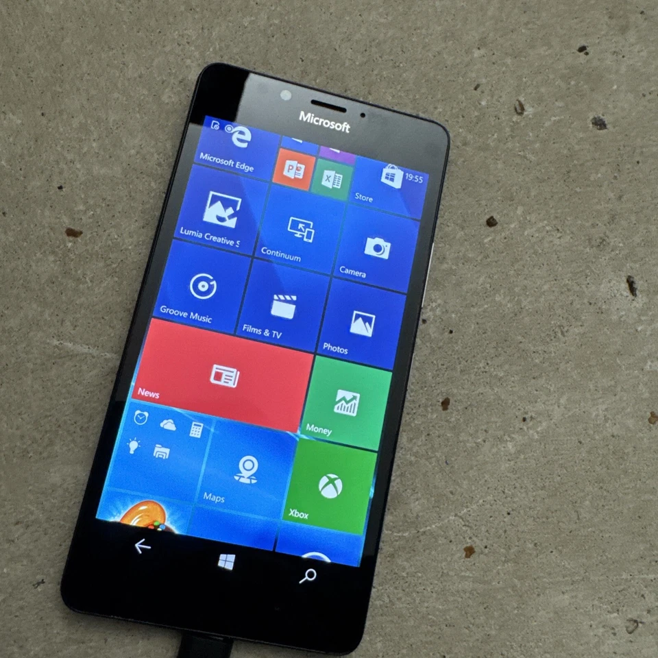 Microsoft Lumia 950 32GB unlocked 4G Windows 10 single sim - Image 4 of 4