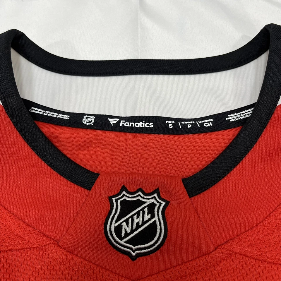 Fanatics Alex DeBrincat Adult Small Red Chicago Blackhawks Breakaway Jersey - Image 4 of 4