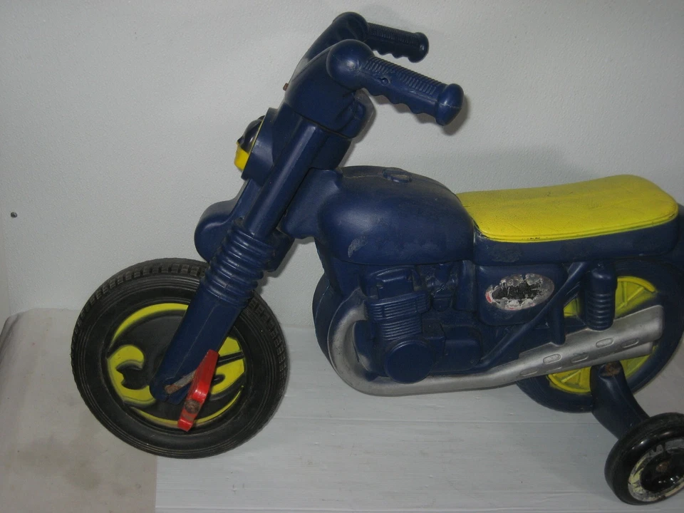 DE COLECCIÓN BATMAN MOTOCICLETA NATIONAL PERIODICAL PUBL INC. 1975 JUGUETE A PEDALES 30" Foto 3 de 4