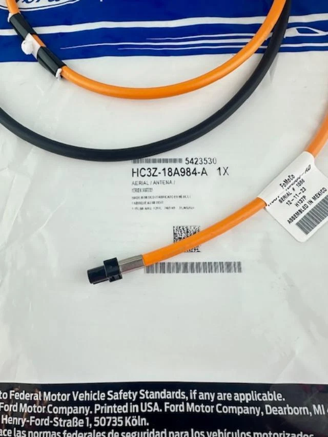 2017-2021 Ford F-250 F-350 Super Duty Radio Antenna Base Mount & Cable New OEM - Image 2 of 4