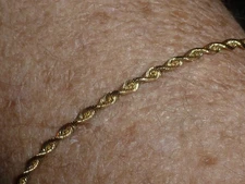 10K SOLID YELLOW GOLD DIAMOND-CUT ROPE TWIST BRACELET -  7" - 2.48 GRAMS