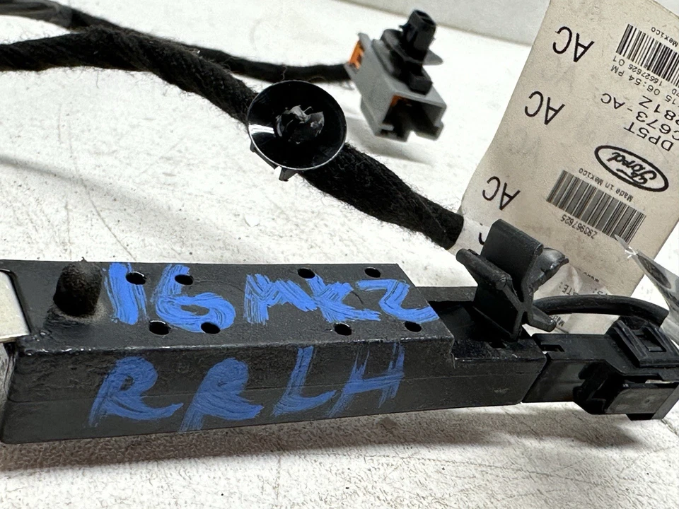 T50434 2013-2020 Lincoln MKZ módulo de antena cable arnés DP5T18C673AC OEM Foto 2 de 4