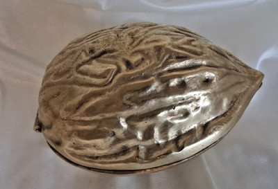 Vtg Solid Brass Walnut Shaped Nutcracker Hinged Trinket Box Paperweight Heavy