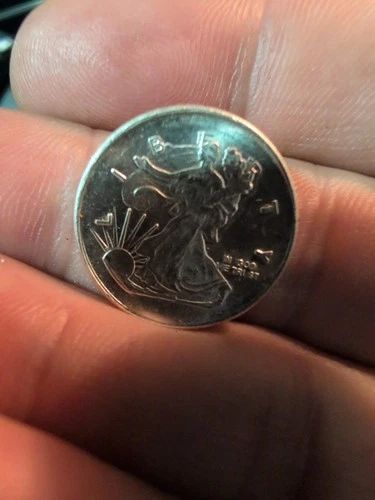 1/4 OZ  WALKING LIBERTY BU .999 SILVER ROUND COIN MADE IN USA