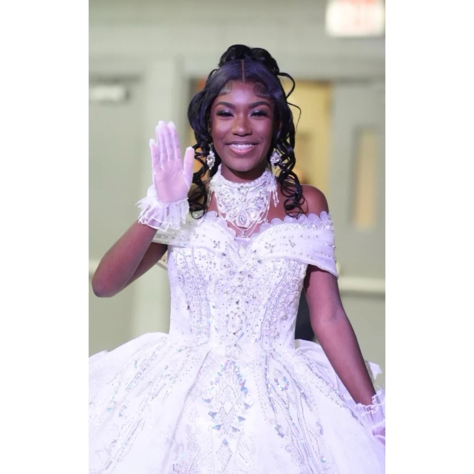 白色串珠婚礼/加冕/宴会厅紧身胸衣正式礼服 4 码 — 第 3/4 张图片