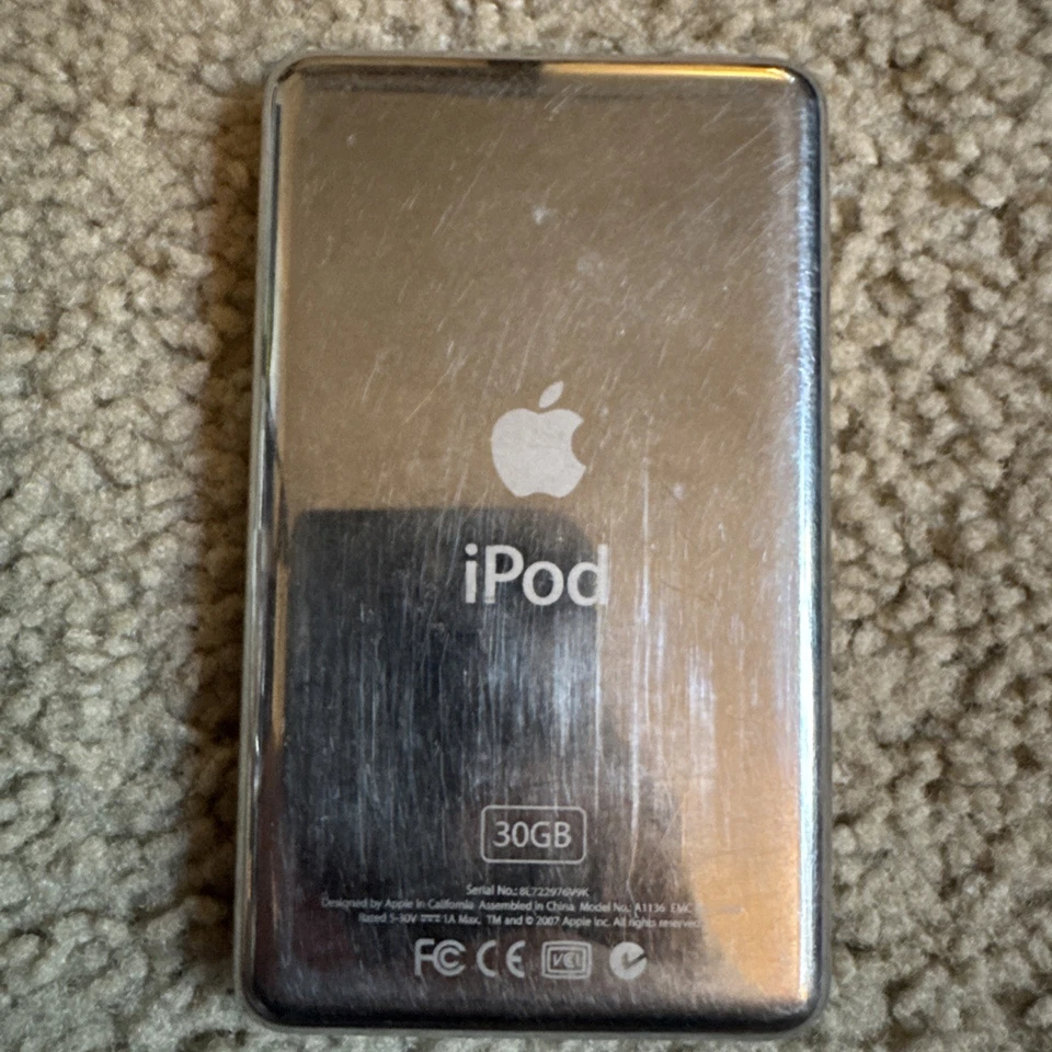 Apple iPod Classic 5-го поколения (30GB) белый - работает отлично - Изображение 2 из 3