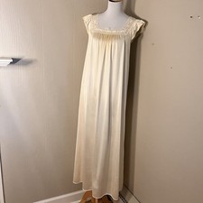 VANITY FAIR Off White NYLON SLEEVELESS ANTRON III NIGHTGOWN Small