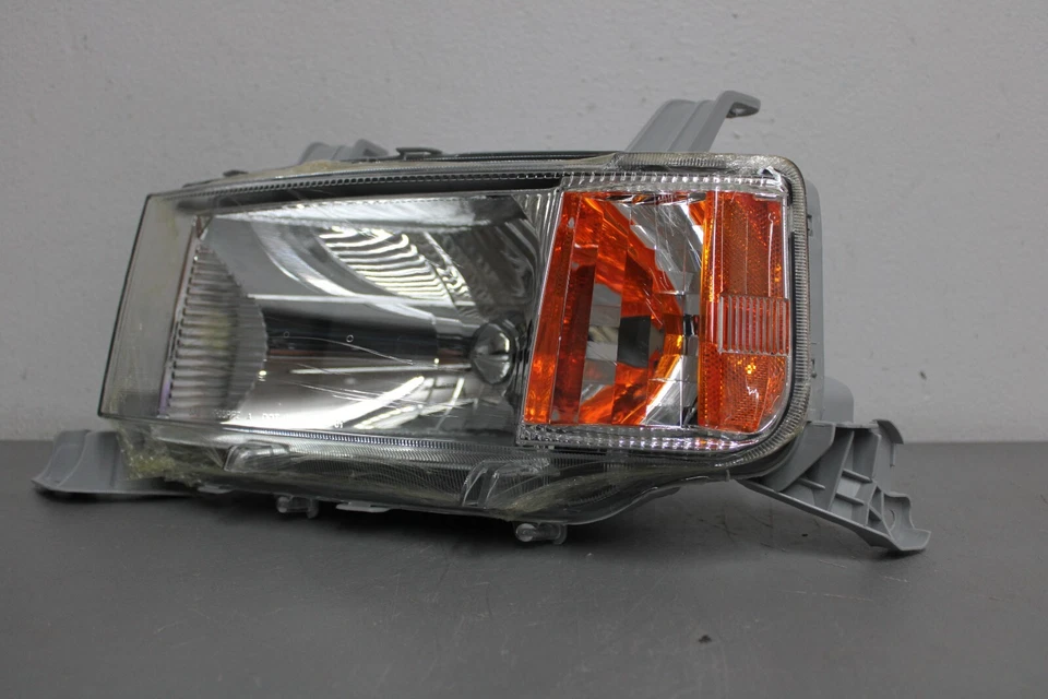 Faro izquierdo Scion XB 2004 2006 Foto 3 de 4