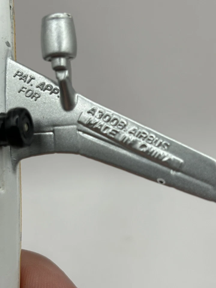 Airbus A300B Iberia 1973 vintage, SB-28, Matchbox International Ltd blanco Foto 4 de 4