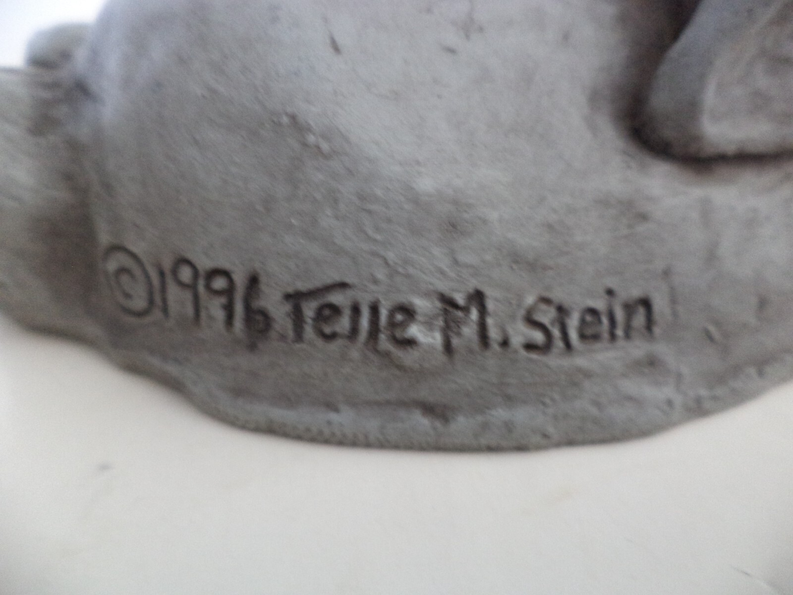 1993 TELLE M. STEIN RESIN RABBIT OUTDOOR HIDE A KEY