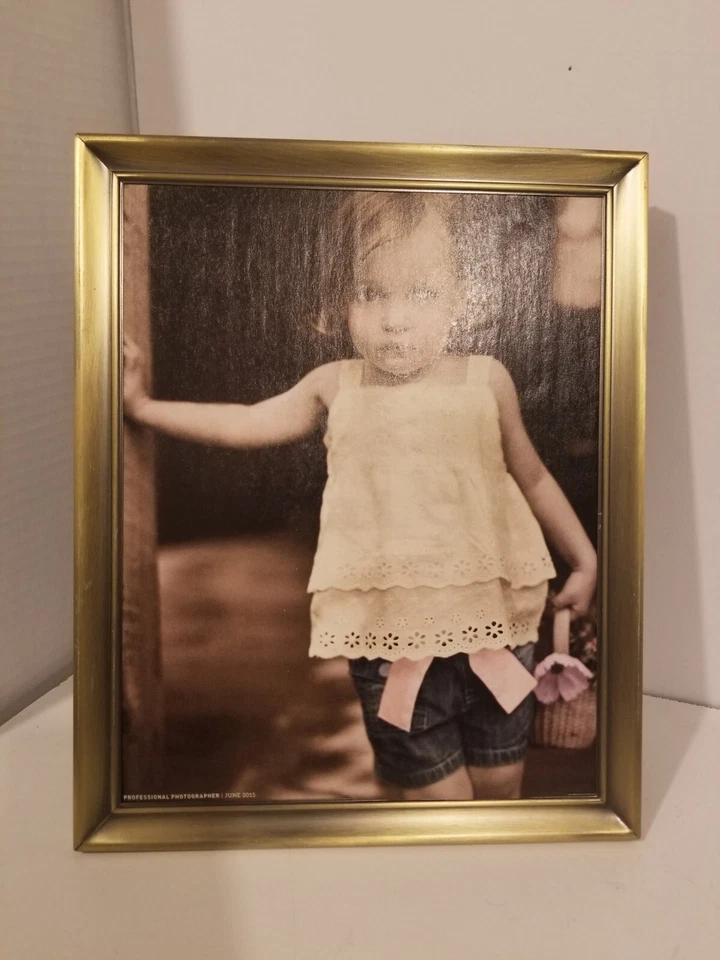 Marco de fotos antiguo de latón dorado mate de 8x10 pulgadas Foto 2 de 4