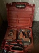 Taladro Hilti SID 144-A con batería de 2,6 Ah y cargador