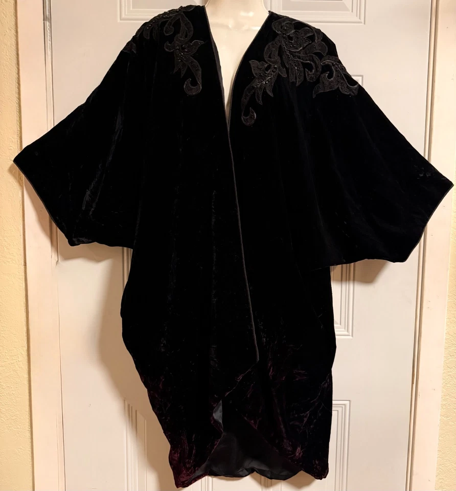 Bata Kimono Natori Neiman Marcus Terciopelo Negro Bordado Talla Única Lujosa Foto 2 de 4