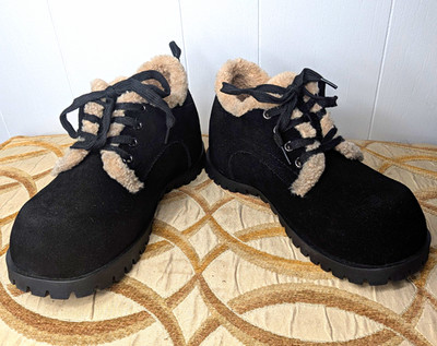 NWOT Lonza Ophelia Women Black Suede Sherpa Lined Lace-Up Ankle Shoe Lug Sole 38