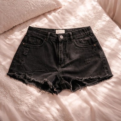 Schwarze Jeansshorts Terranova Größe 38  distressed ausgefranst