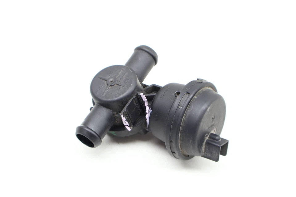 AUDI S5 2013-2016 3,0 L - Válvula de refrigeración de calefacción 06E819809C Foto 4 de 4