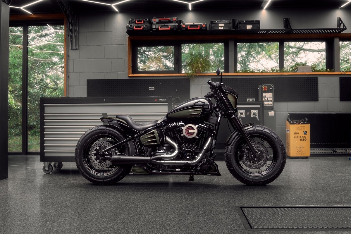 建物 Harley-Davidson Softail Garage 1/24 ジオラマ 「 ハーレー ソフテイル ガレージ」ライダー 1/24