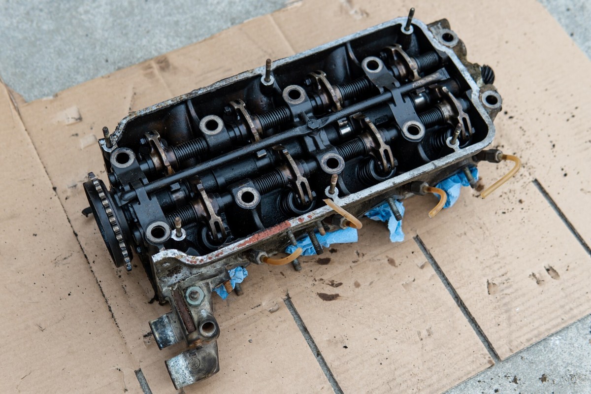 BMW M10 1.8l cylinder head E12 E21 E28 11121268720 with camshaft 