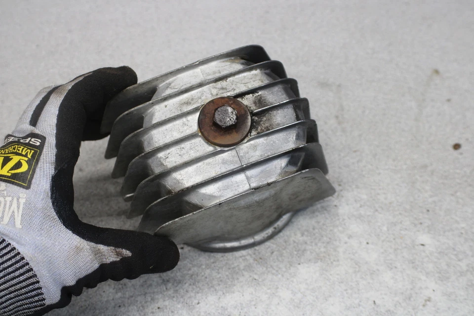 Honda CB550F Super Sport 1975 cubierta de filtro de aceite del motor CB550 F Q11-3072.SN Foto 2 de 4