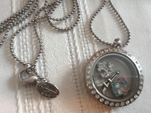 Details About Origami Owl Locket Necklace With Three Charms
