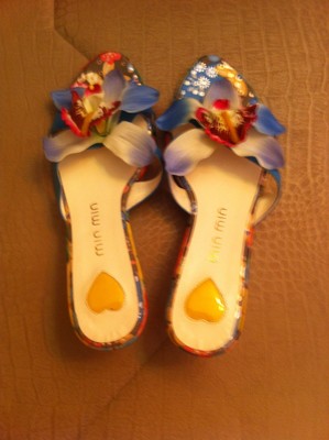 Floral Print Women's Sandals Size 6 Small Heels Open Toe & Back
