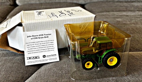 1:64 ERTL JOHN DEERE TRACTOR W/1590 GRAIN DRILL # 6220 COLLECTIBLE MAINSTREET - Picture 9 of 12