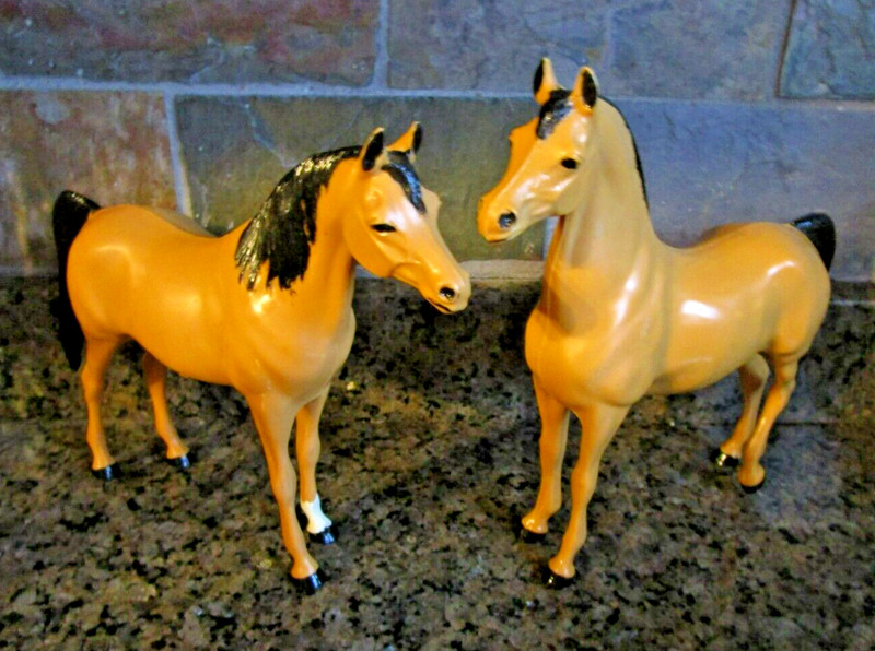 Vintage Dun Buckskin Hartland Plastic horse lot of 2