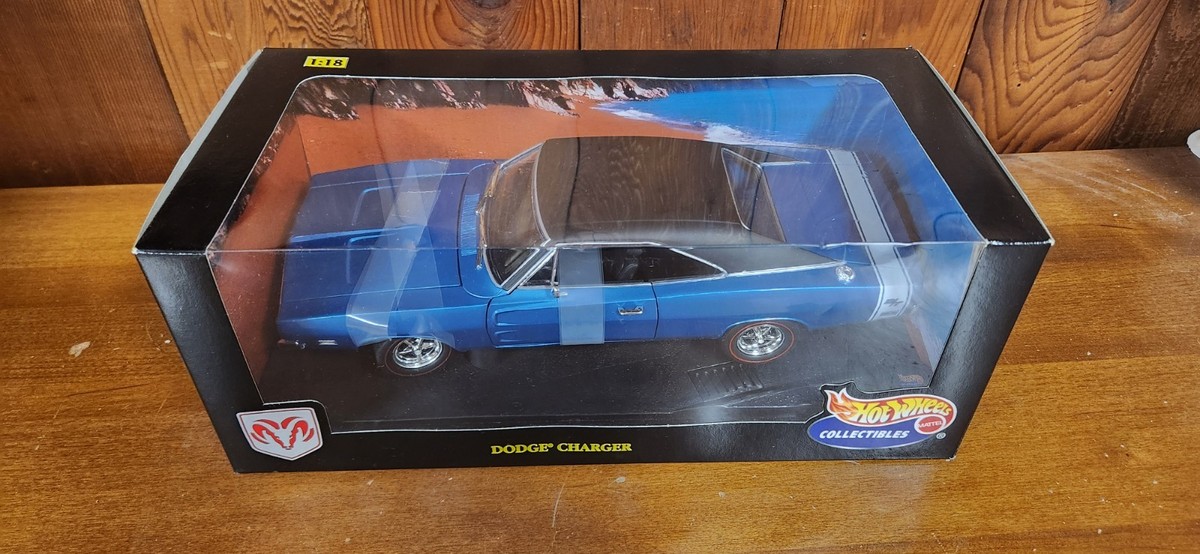 HOTWHEELS 69’ DODGE CHARGER 1:18 Hot Wheels 1969 Dodge Charger 1:18 Scale New Blue with Black