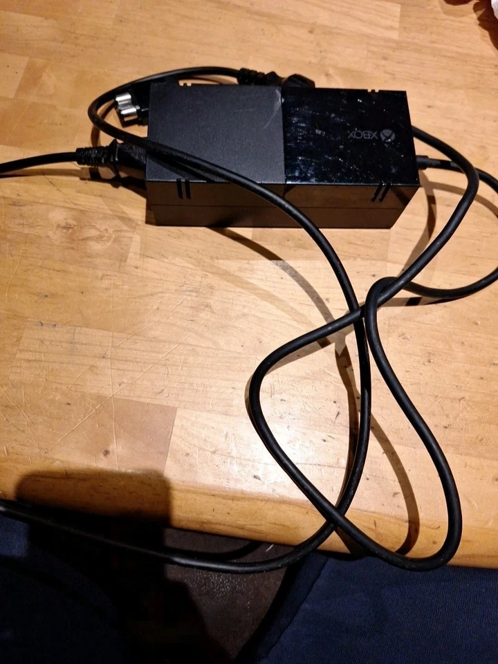 Microsoft Xbox One, Foto 3 von 4