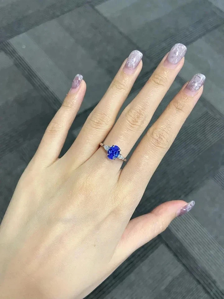 Alianza de diamantes de zafiro natural de corte ovalado de 2,10 quilates de oro blanco macizo de 14 quilates 5,6,7 Foto 2 de 4