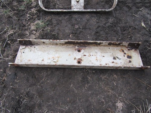 INTERNATIONAL IH 2001 TRACTOR LOADER FRONT FRAME SUPPORT BRACKET