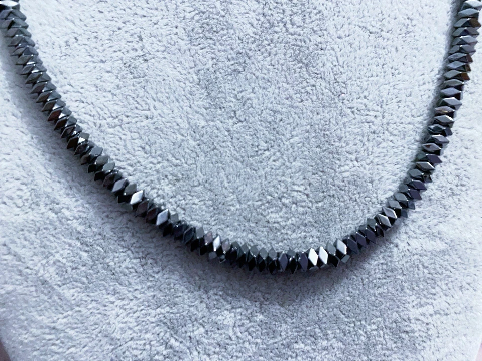 Collana Girocollo da Uomo Pietra Naturale bulloni quadrati di Ematite da 2x4mm - Immagine 4 di 4