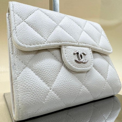 Authentic CHANEL Matelasse Caviar Skin Compact Wallet White A84029 Used