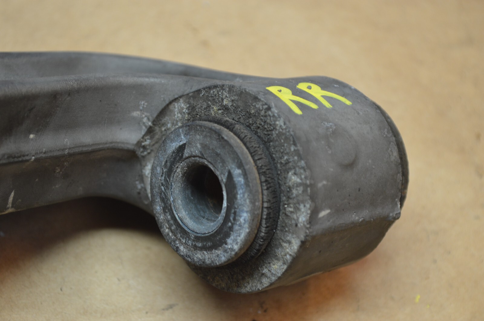 2004 M138 MASERATI GT COUPE  REAR RIGHT PASSENGER SIDE V BALL JOINT CONTROL ARM
