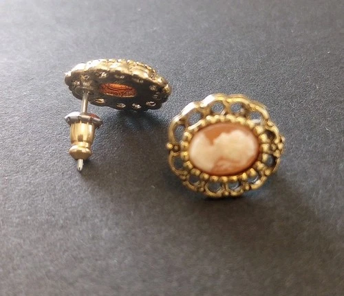 Vintage Stud Cameo Earrings Gold/Peach Costume Jewelry