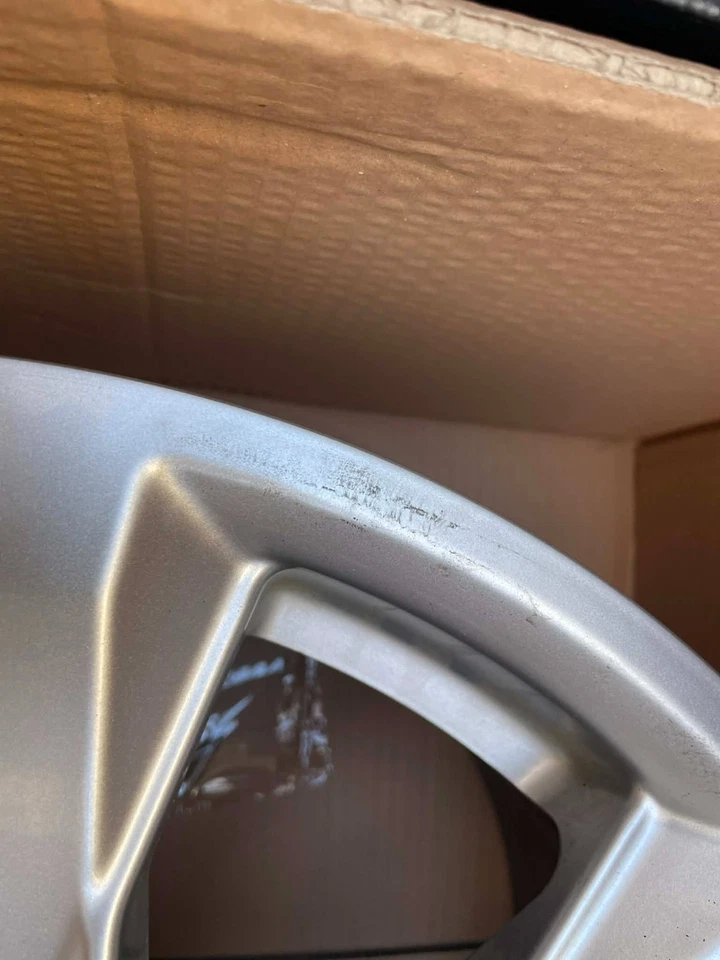 Juego de ruedas GMC Canyon OEM 17x8 (4) plateado 6x120 2019-2020 A+ 9-9,5/10  Foto 3 de 4